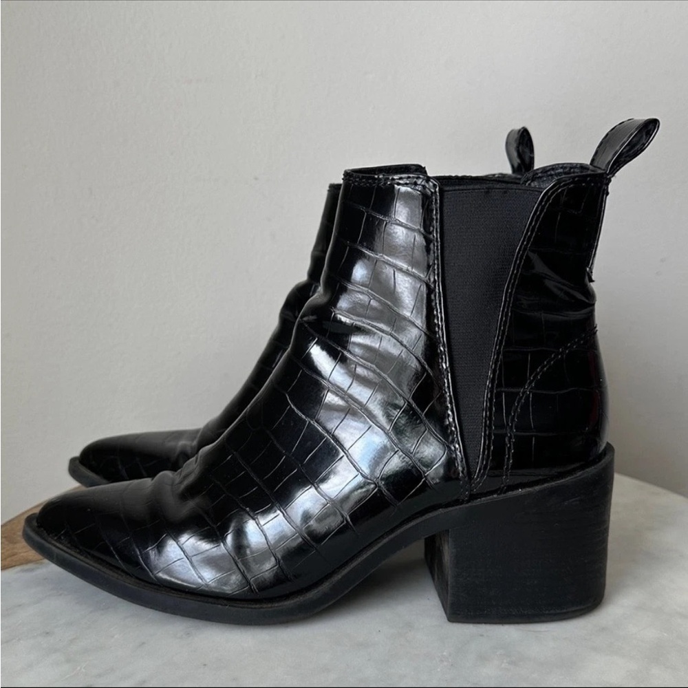 Steve Madden Audience heeled ankle boots in black crocodile texture size 7